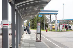 4.前往公車上車處的裡面。