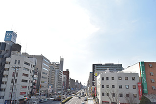 開賽車站
