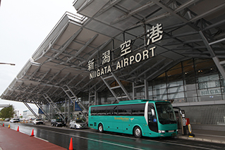 新潟空港の外観写真