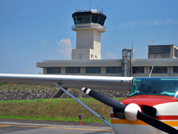 富山空港