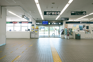 1.【國內線的情況】在出關口的正面左側設有租車櫃台。