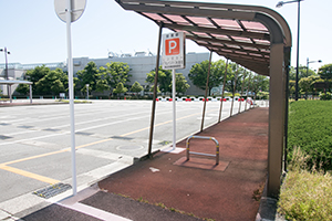 9.停車場內的接駁車上車處與出租車領車地點在不同的地方，請多加注意。