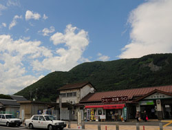 石和温泉駅