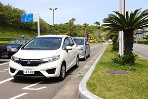 ４.在計程車車道上備有出租車，可直接從機場出發。此外，唯有日產出租車必須先接送到營業所後再領車。
