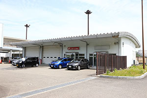 6.可直接在與機場鄰接的營業所領車及還車，省下接駁時間，非常方便。