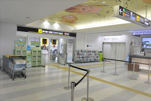 1.國內線與國際線的出關口距離很遠，但在同一棟建築物內。
