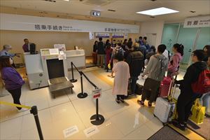 1.到達國際航站樓後，讓我們從正門走出去。
