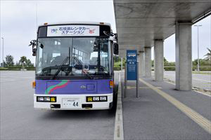 5.機場附近的汽車租賃公司經營共用班車。