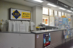 2. [歐力士汽車租賃宮古島機場櫃檯]這裡有一個櫃檯，所以我們在那兒接受。