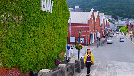 異国情緒漂う港町函館を走り抜ける