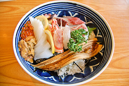 特上海鮮丼
