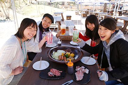BBQする男女