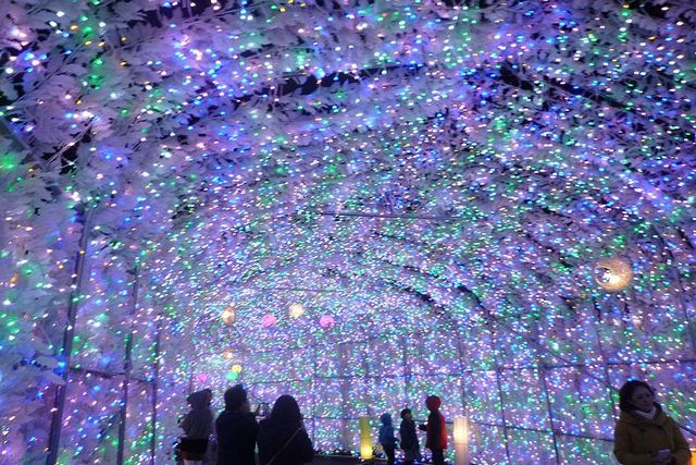 洞爺湖溫泉繽紛夢幻的賞燈隧道登場！