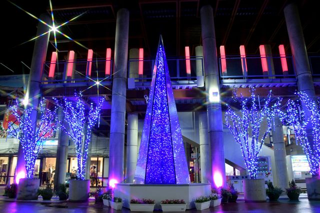 沖繩平價精品購物城ASHIBINAA現正舉辦彩燈活動