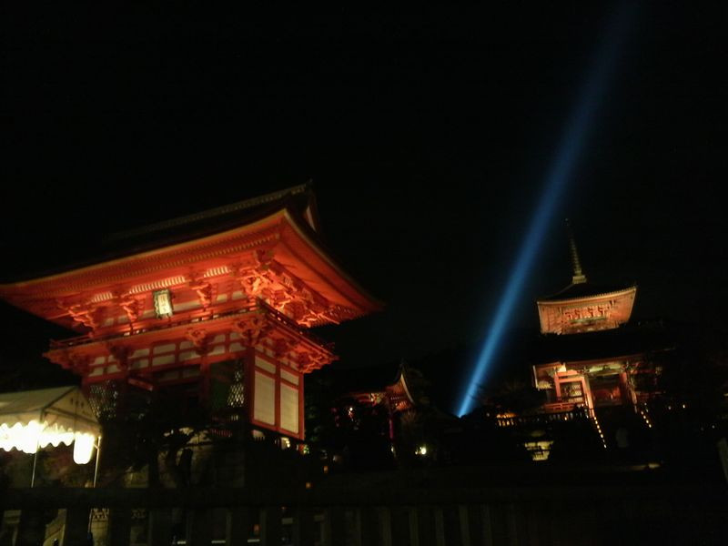 來「清水寺」賞楓，體驗夜間特別參拜，感受日本之秋！