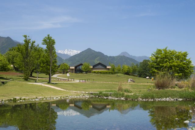 安曇野知弘美術館交通整理！