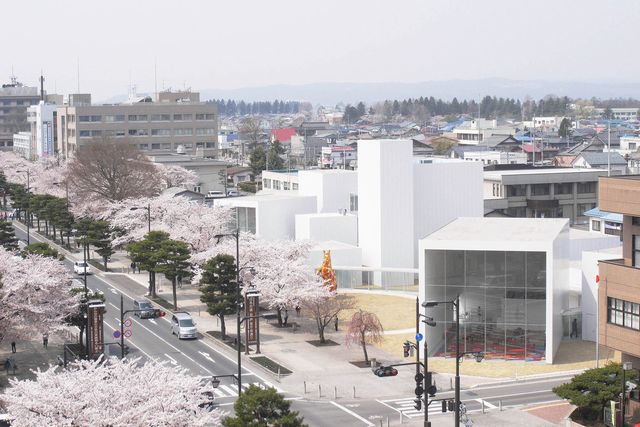 十和田市現代美術館交通整理！