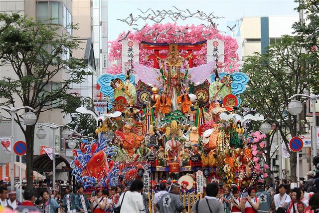 豪華絢爛山車祭！八戶三社大祭！
