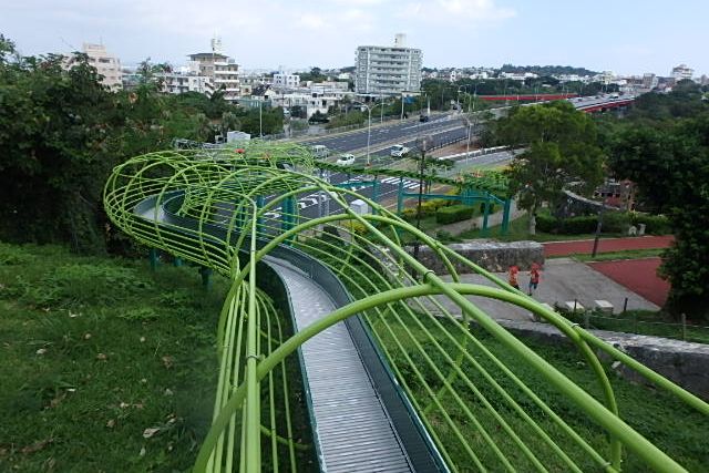 浦添大公園，朝聖90公尺超長溜滑梯交通指南