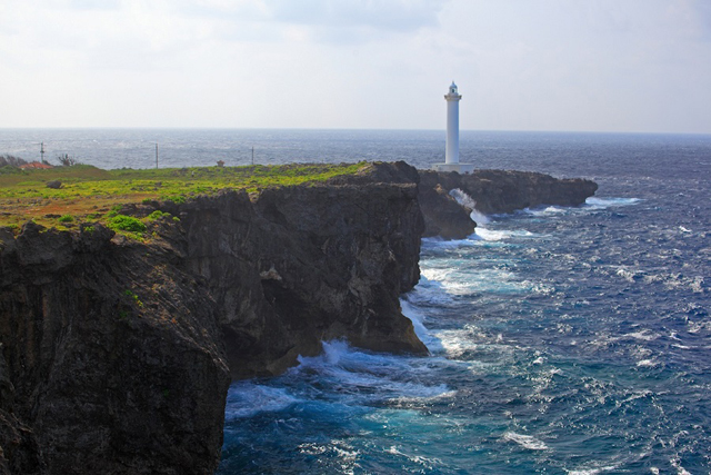 殘波岬：沖繩本島夕陽最後下沉的地方，綿延2公里的斷崖美景