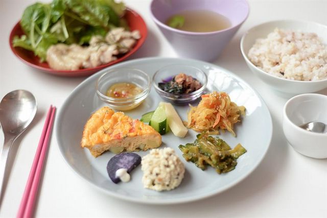 嶄新的沖繩風味，在外國人住宅咖啡廳享用島野菜和水果餐點