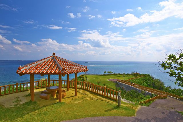 沖繩療癒系景點「知念岬公園」交通指南