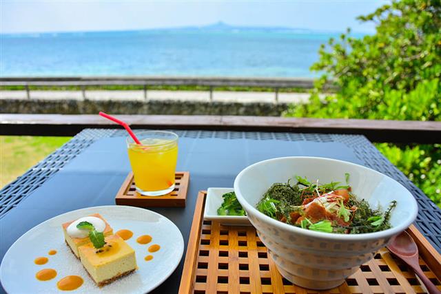 沖繩水族館附近美食總整理，從排隊名店到沖繩在地人的私房好店