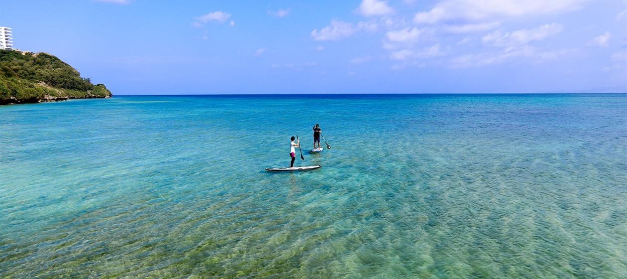 在恩納村海灘初次挑戰SUP